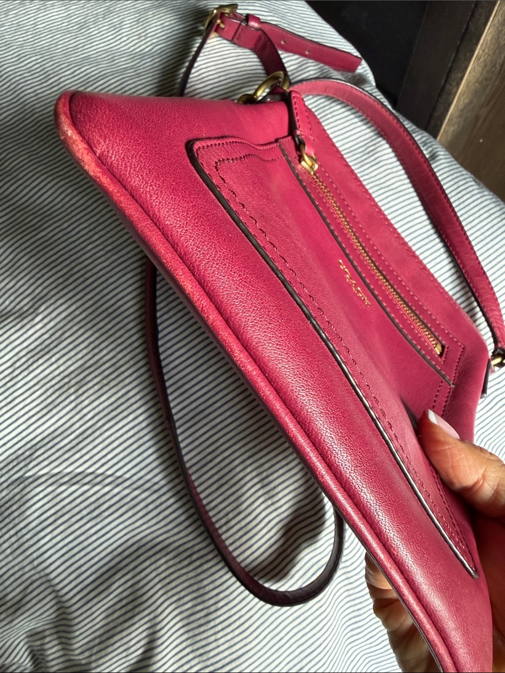 Vintage Coach Berry Leather Small Crossbody Bag with Gold Hardware - Picture 5 of 9
